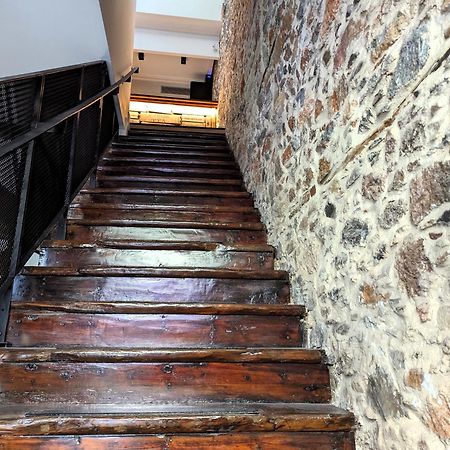 Хостел Issa Lesvos Митилини Экстерьер фото